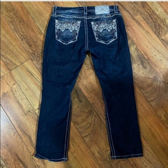 Gorgeous Miss Me midrise easy crops - Picture 2 of 3